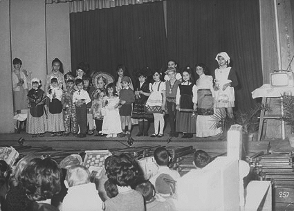 1966 - Fête d l'école Perrin Sainte Trinité au théâtre Mazenod - Marseille